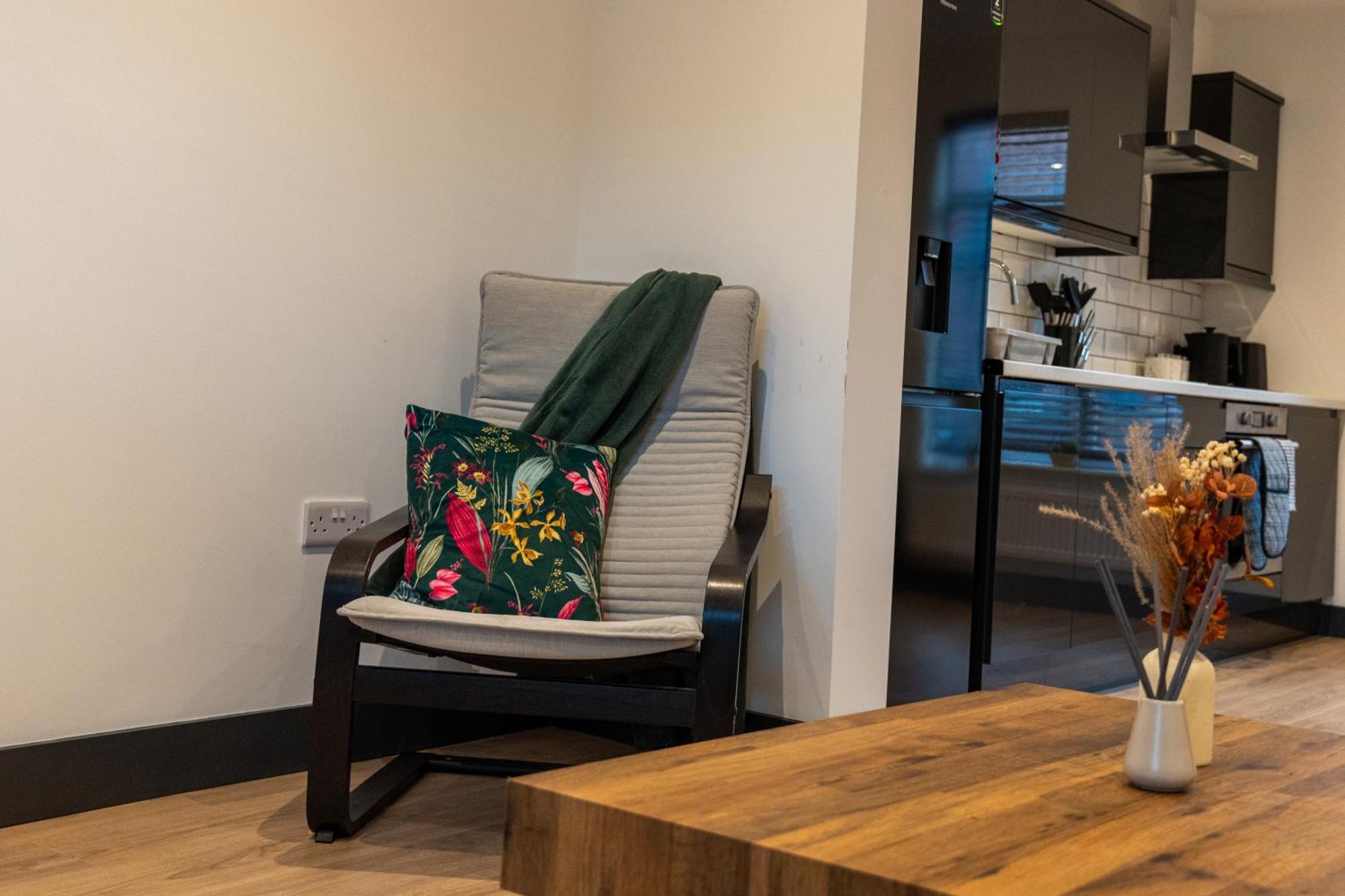 High End Apartment - Perfect For Contractors & Builders - Free Parking Ilkeston Kültér fotó